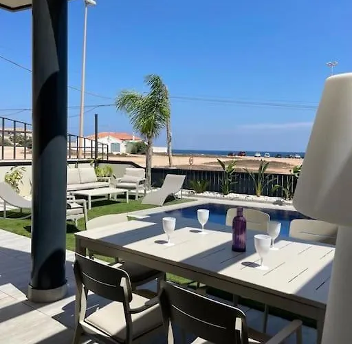 Luxury With Pool 1st Line The Sea וילה *