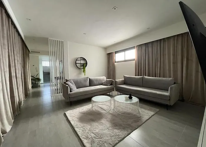 Luxury With Pool 1st Line The Sea * טורבייחה