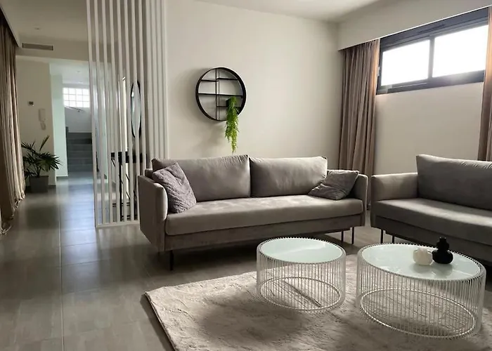 Luxury With Pool 1st Line The Sea וילה טורבייחה
